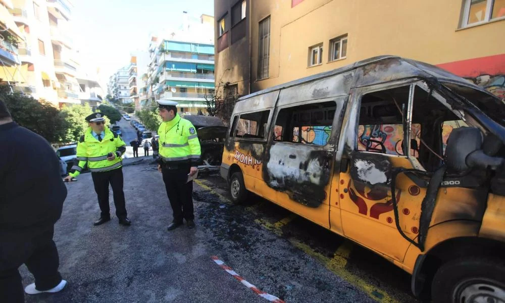 Άτομα από τον αντιεξουσιαστικό χώρο ανέλαβαν την ευθύνη για τα καμμένα σχολικά λεωφορεία στου Ζωγράφου